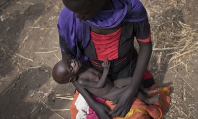 Mother with starving child, South Sudan